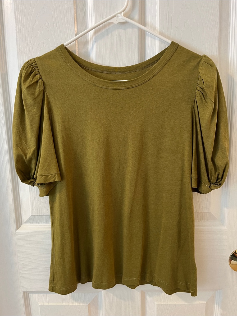 Women’s top puff sleeve detail.  Size medium.